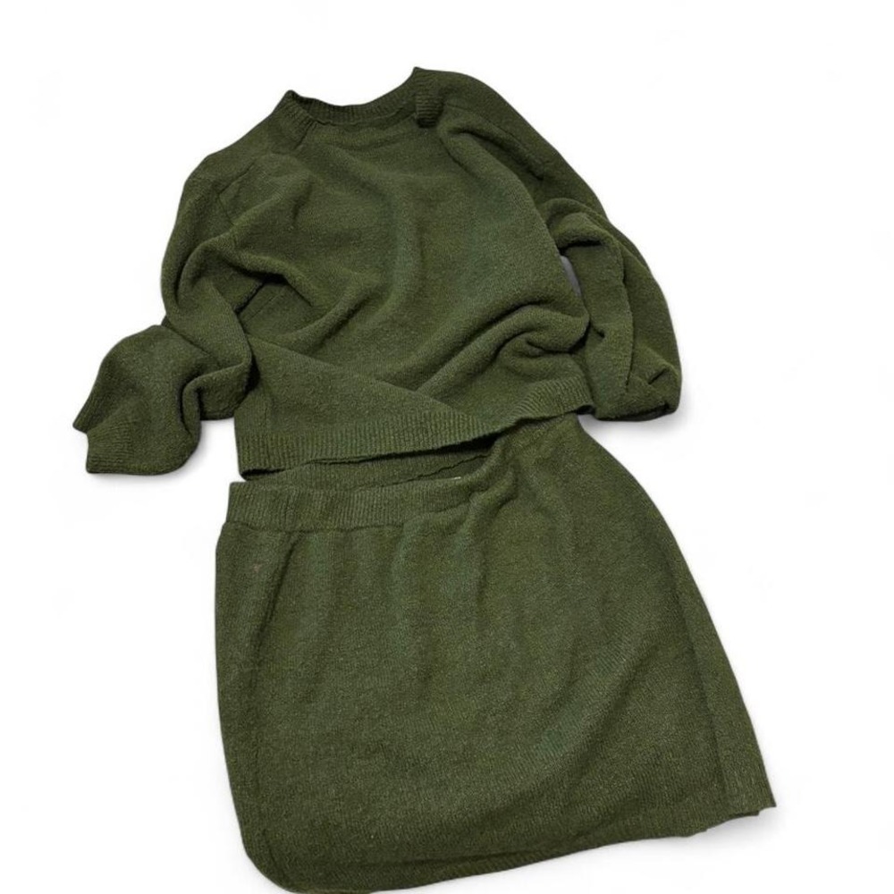 Green knitted‎ sweater two piece - Picture 4 of 4